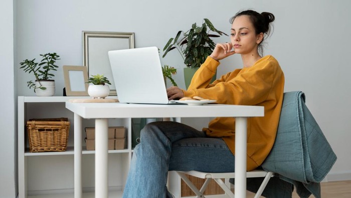 Posisi Duduk yang Benar agar Tidak Sakit Punggung dan Leher