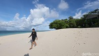 Beberapa spot di Natuna juga disebut menjadi surga bawah laut yang tak terlupakan bagi pencinta snorkeling dan diving, tak terkecuali untuk jet ski, paddling, dan memancing.   