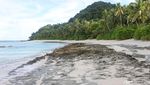 Putihnya Pasir Pantai di Pulau Senoa Natuna
