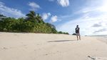 Putihnya Pasir Pantai di Pulau Senoa Natuna