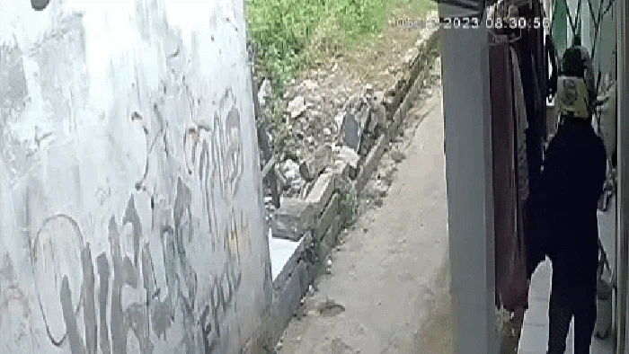 Rekaman CCTV maling CD di Sukabumi