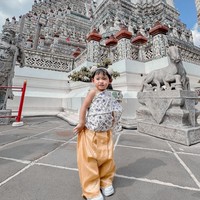 Lahir pada 26 Juli 2022, Moana kini sudah berusia 1 tahun lebih. Sudah semakin besar, anak pertama Ricis dan Ryan itu juga tampaknya sudah jago berpose di depan kamera. Foto: Instagram/@riaricis1795