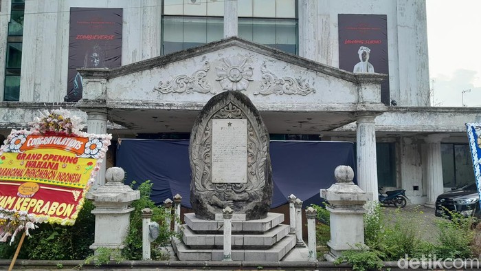 Bekas Hotel Cakra yang dulu terbengkalai kini jadi wahana rumah hantu terbesar di Indonesia, Selasa (5/12/2023).