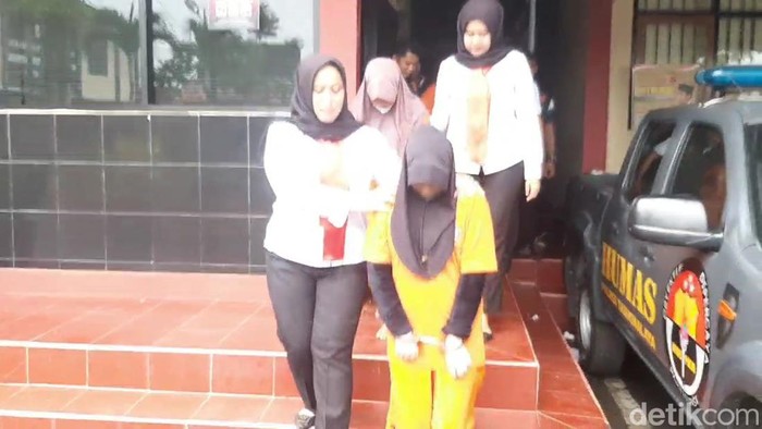 Satreskrim Polres Tasikmalaya menangkap 2 pasangan suami istri diduga melakukan penipuan Investasi fiktif bisnis skincare.