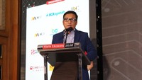 Direktur Pemasaran BRI Life Sutadi yang hadir untuk menerima penghargaan dalam sambutannya menjelaskan bahwa, BRI Life senantiasa berupaya mengoptimalisasikan digitalisasi pada sektor keuangan, terlebih setelah masuknya Asuransi FWD Indonesia sebagai pemilik saham. Melalui kolaborasi ini, tentunya lebih memperkuat value proposition BRI Life bagi nasabah, khususnya dalam hal pengembangan teknologi digital. 