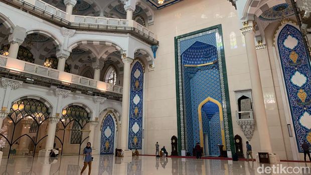 Susana bagian dalam Masjid Agung Medan (Kartika Sari/detikSumut) Susana bagian dalam Masjid Agung Medan (Kartika Sari/detikSumut)