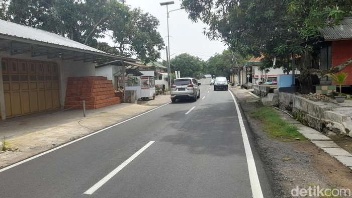Tak Lagi Berlumpur, Jalur Paseh - Conggeang - Buahdua Kini Mulus Berbeton dan Berhotmix