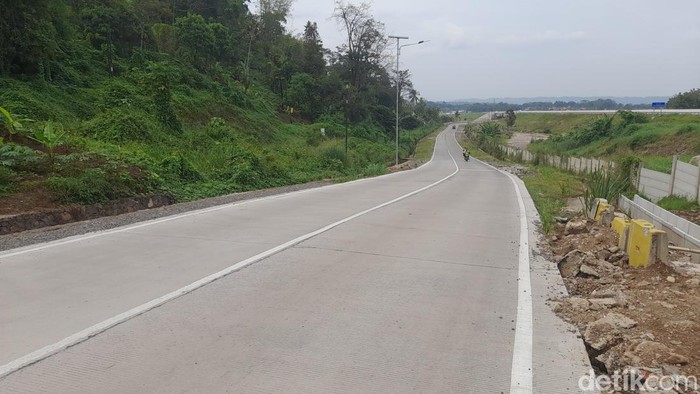 Tak Lagi Berlumpur, Jalur Paseh - Conggeang - Buahdua Kini Mulus Berbeton dan Berhotmix