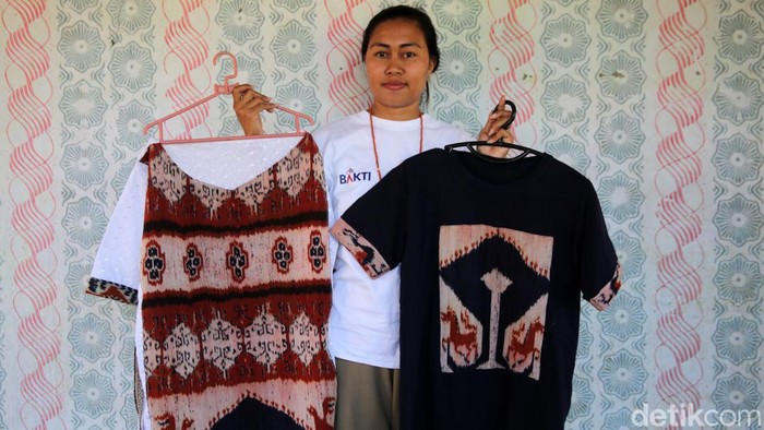 Potret Rambu Intan Sulap Limbah Tenun Sumba Jadi Busana Cantik