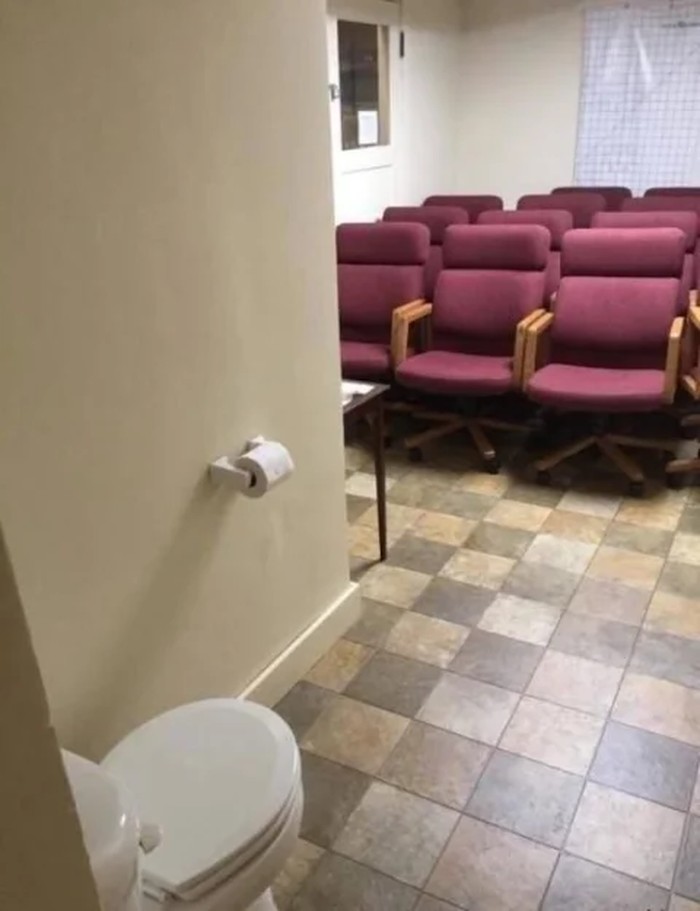 Toilet Nyeleneh