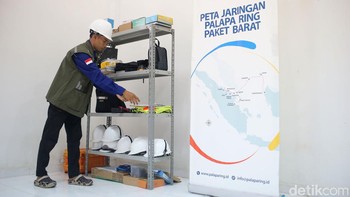 Kabel bawah laut itu saling terhubung dengan kabel darat di landing station atau Beach Manhole (BMH) di masing-masing titik. Dari BMH itu jaringan bakal masuk ke Network Operation Center (NOC), setelah itu bakal disalurkan ke Base Transceiver Station (BTS) yang menggunakan transmisi microwave atau menggunakan kabel.