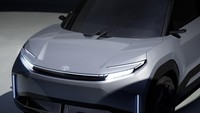 Pada bagian lampu depan, mengadopsi desain seperti lampu depan Toyota Prius terbaru dan Sport Crossover Concept. Sementara desain  interiornya belum diperlihatkan. Foto: Dok. Toyota