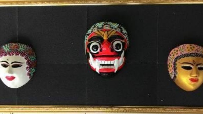 Varian Produk Topeng Wayang Kerte berupa Pigura Wayang Kerte.