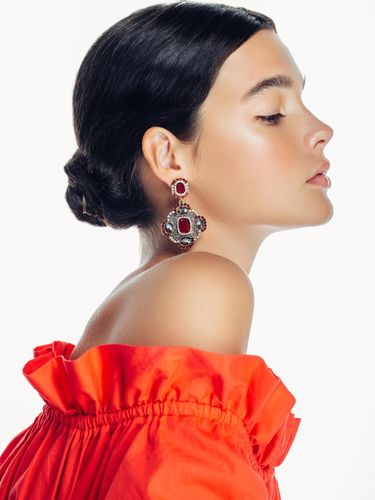 Warna Baju yang Cocok untuk Kulit Sawo Matang