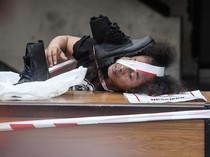 Aksi Teatrikal Warnai Mimbar Demokrasi di Surabaya
