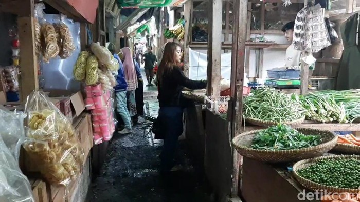 Aktifitas di Pasar Singaparna, Tasikmalaya