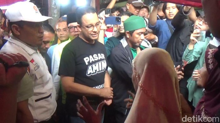 Anies Baswedan blusukan di Pasar Minggu Bengkulu