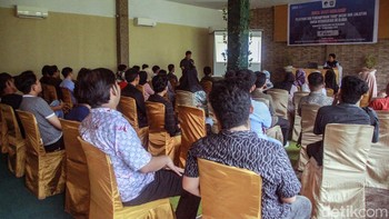 Kegiatan ini diselenggarakan atas kerja sama antara BBPSDMP Kominfo Makassar, Bakti Kominfo, Bea Cukai Makassar, dan Pemda Kabupaten Pangkep untuk menghadirkan program yang menarik dan bermanfaat kepada para UMKM Pangkep agar dapat Go Digital.  