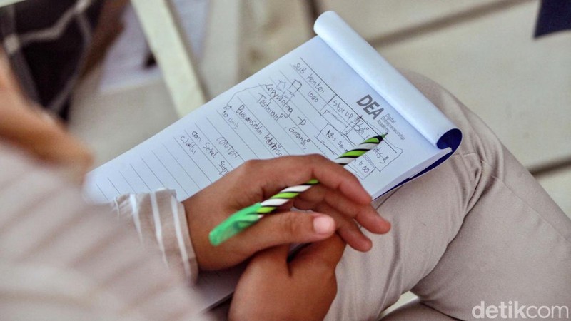 UMKM memang menjadi salah satu mesin perekonomian di Indonesia. Pelatihan Digital Entrepreneurship Academy menjadi solusi untuk para UMKM Go Digital.