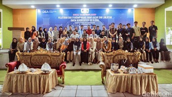 DEA turut dihadiri oleh Syahban Sammana, Wakil Bupati Pangkep dan Suriani H. Amid, Sekretaris Daerah Kabupaten Pangkep. Lalu juga ada Syamsuria Syam, Kepala Dinas Kominfo Statistik dan Persandian Kabupaten Pangkep, Haris, Tasmil, dan perwakilan Bea Cukai Makassar.  