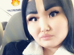 8 Foto Wanita Dulu Viral Punya Alis Terbesar di Dunia, Kini Tampil Normal