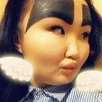 Tak heran jika dia dijuluki pemilik alis terbesar di dunia. Aku Anzhelika. Aku menjadi bintang karena alisku, begitu tulisnya di bio Instagramnya. Foto: dok. Instagram/Anzhelika Protodyakonova