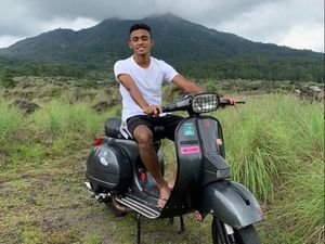 Cerita Ari Maring, Andalan PSIM Jogja yang Ternyata Hobi Kendarai Vespa