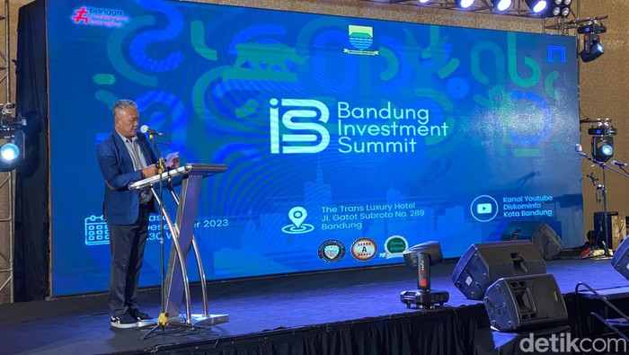 Bandung Investment Summit (BIS) di Trans Luxury Hotel, Selasa (5/12/2023).