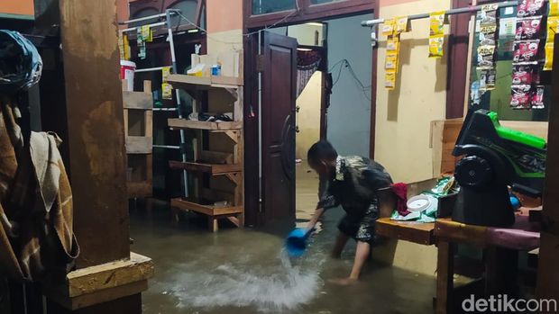 Banjir merendam ratusan rumah di Melong, Cimahi