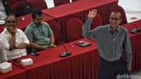 Sejumlah perwakilan Timnas AMIN yakni Co-Kapten Timnas AMIN Nihayatul Wafiroh dan Direktur Eksekutif Timnas AMIN, Zuhad Aji. Kemudian, perwakilan TKN Prabowo-Gibran yakni Dewan Pakar TKN Prabowo-Gibran Burhanuddin Abdullah dan Ferry Latuhihin. Lalu, perwakilan TPN Ganjar-Mahfud yang terlihat yakni Wakil Sekretaris TPN Hotasi Nababan, Direktur Muda Politik 5.0 TPN Ganjar-Mahfud Reyhan Noor, Andrianto S, Candra, Lisa Elfina.