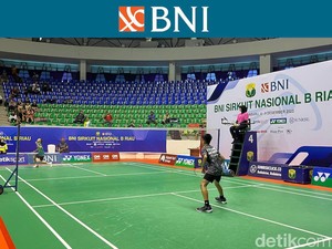 Theo Kalahkan Shauqi dalam Partai Sengit 62 Menit di BNI Sirnas B Riau