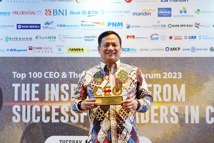 Direktur Utama PNM Sabet Penghargaan Top 100 CEO 2023