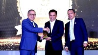 Hal itu diiraih atas kiprahnya di industri perbankan Indonesia, dalam praktik kepemimpinan yang membuahkan kinerja positif bagi Bank BTN dan berkontribusi kepada perekonomian nasional.
