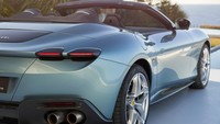 Ferrari Roma Spider punya dimensi panjang 4.656 mm, lebar 1.974 mm, tinggi 1.306 mm dan jarak sumbu roda 2.670 mm. Kendaraan tersebut punya berat kosong 1.556 kg dengan tangki bahan bakar berkapasitas 80 liter. Foto: Doc. Eurokars