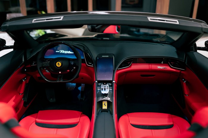 Ferrari Roma Spider meluncur di Indonesia.