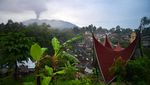Foto-foto Terkini Gunung Marapi yang Masih Erupsi