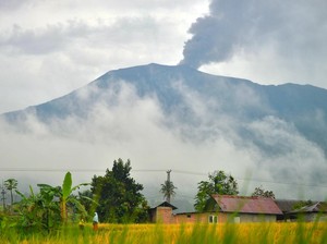 Gunung Marapi di Sumbar Kembali Erupsi, Asap Membubung Tinggi