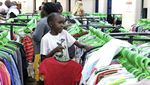 Hiruk Pikuk Pasar Pakaian Bekas di Uganda
