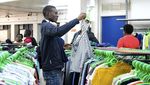 Hiruk Pikuk Pasar Pakaian Bekas di Uganda