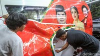 Uniknya meski berada di Jakarta Timur, namun orderan juga datang dari luar Jakarta. Seperti ambulance yang tengah dikerjakan ini merupakan pesanan dari Dapil Jatim X (Gresik-Lamongan). 