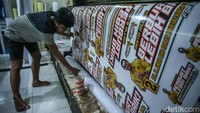 Bukan hanya Jatim, pesanan stiker juga datang dari Aceh, Palembang, hingga Sulawesi.