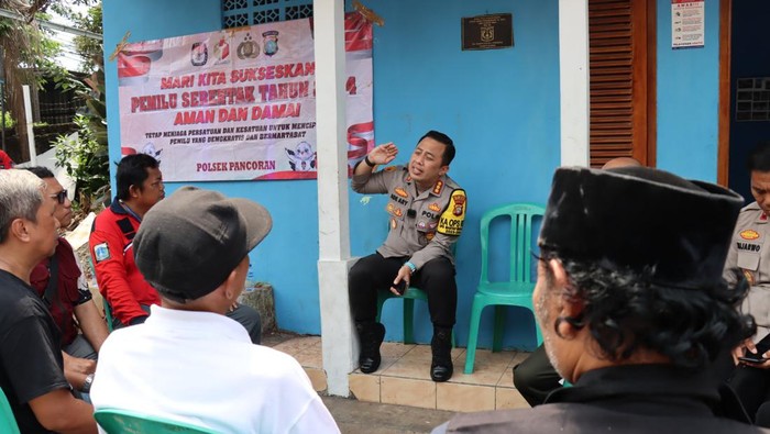 Kapolres Jaksel mengajak masyarakat untuk senantiasa menjaga keamanan dan ketertiban bersama jelang Pemilu 2024. (dok Istimwa)