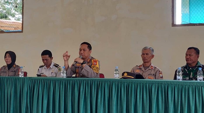 Kapolres Sinjai AKBP Fery Nur Abdulah melakukan mediasi terkait perang kelompok yang terjadi di Kabupaten Sinjai, Sulsel.
