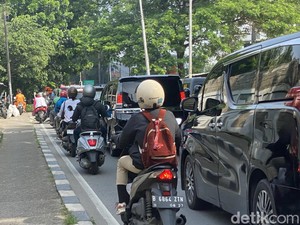 Lalin Jl Raya Lenteng Agung Macet, Pemotor Pesimistis Ada Solusi Kemacetan