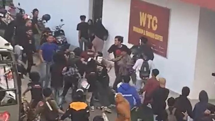 Ketua BEM Fakultas Hukum Universitas Sulawesi Tenggara (Unsultra) dikeroyok massa.