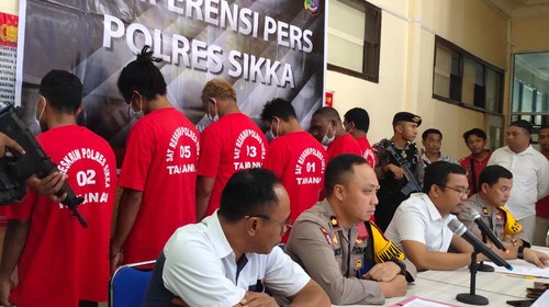 Konferensi pers pencurian gading gajah Rp 1,5 miliar di Polres Sikka, Rabu (6/12/2023). (Humas Polres Sikka)