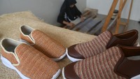 Hasilnya mulai dari inovasi rayon viskosa (kapas buatan) sebagai bahan baku industri mode (fashion) hingga sepatu dan kain tenun.