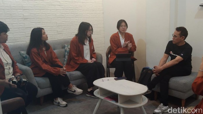 Kunjungan 5 Mahasiswa UKWMS untuk Teliti soal Pengelolaan Bisnis Media Online