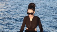Saat liburan ke Bali maupun Lombok, Lisa Oktaviani mengaku tak lupa untuk main jetski. (Foto: dok pribadi)