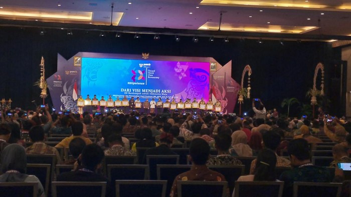 Maruf Amin saat memberikan apresiasi bidang reformasi birokrasi di Bali (Lisye/detikcom)